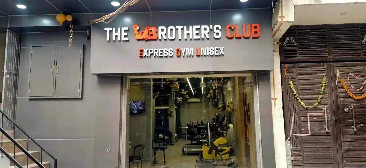 Muscle Factory Gymnasium cardio deck