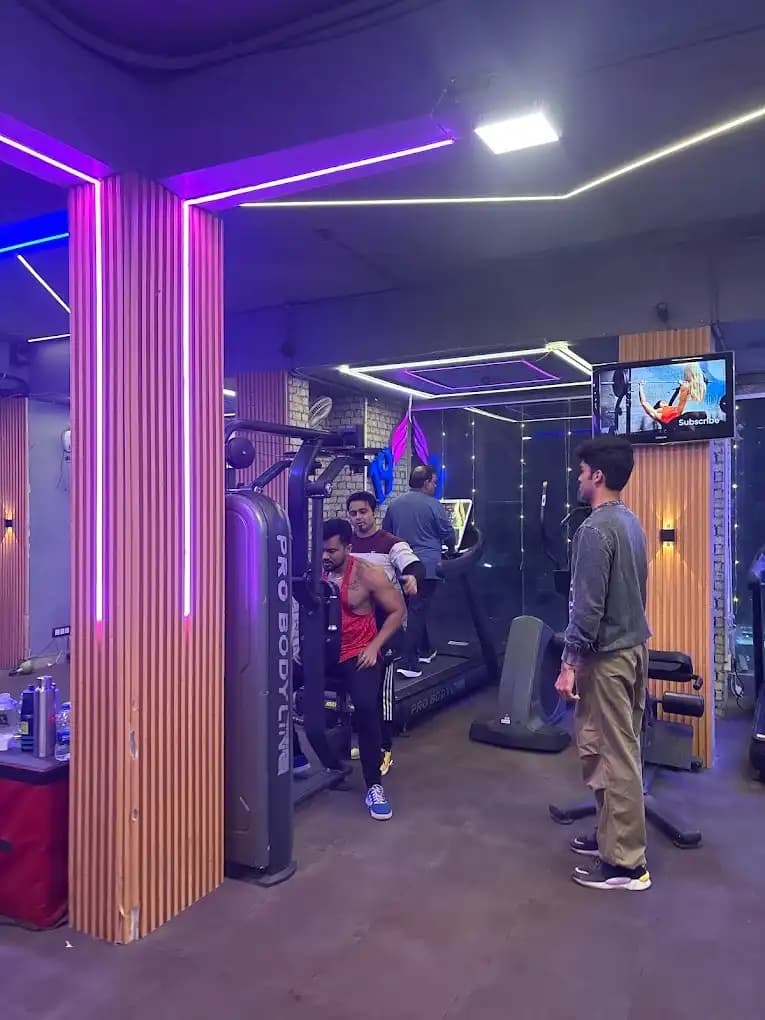 19FITNESS Alaknanda cardio deck