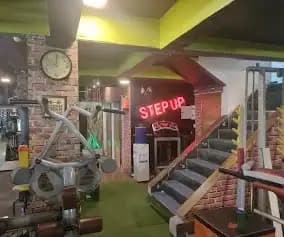 19FITNESS Faridabad cardio deck