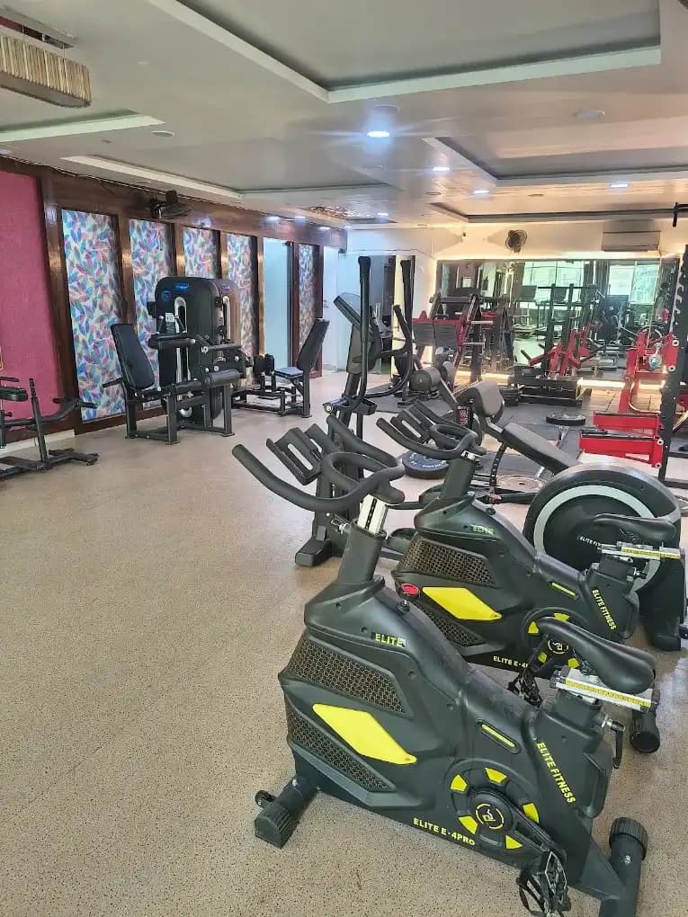 Enzo Fitness changing rooms