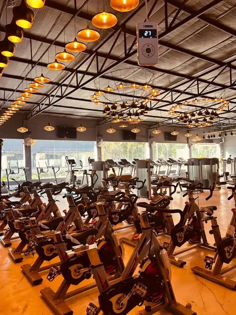 La addiction fitness factory premium gym main floor