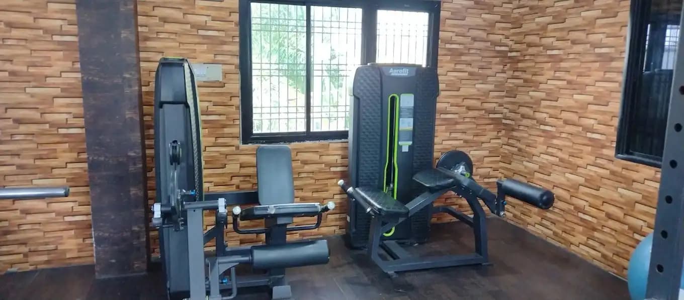 SQUAT Fitness Club Rajura free weights