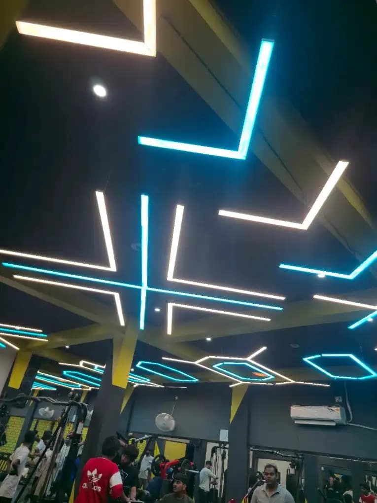 BMS FITNESS changing rooms