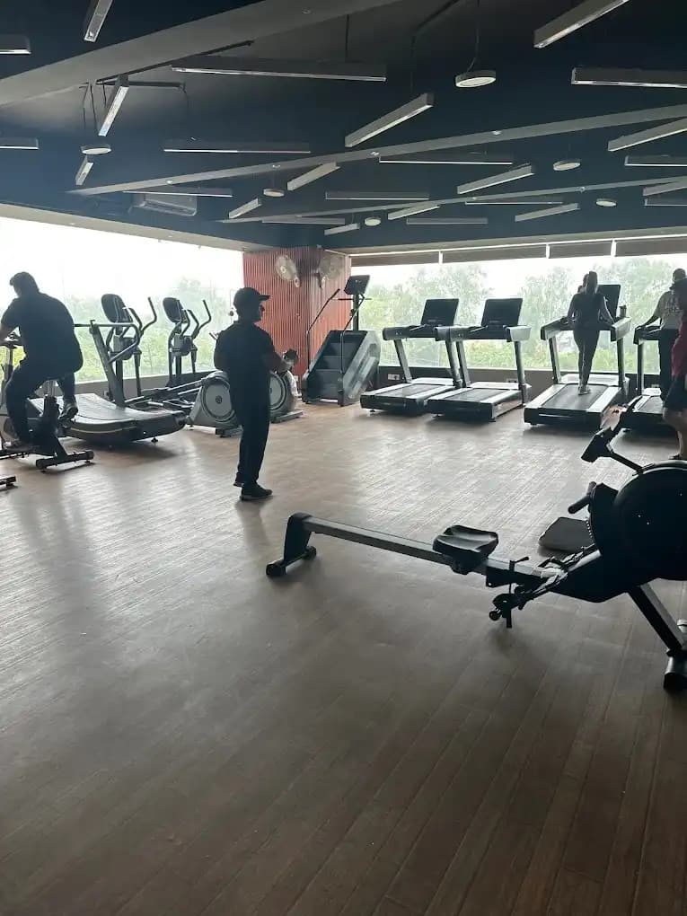 Oxygen Fitness Club free weights