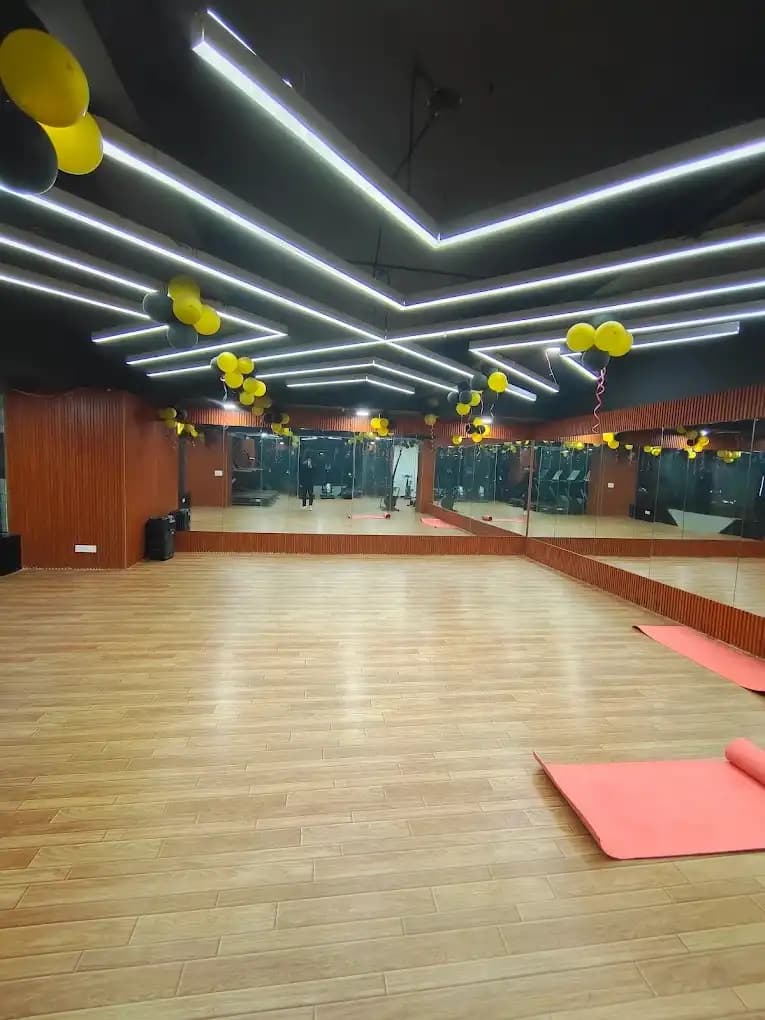 Oxygen Fitness Club main floor
