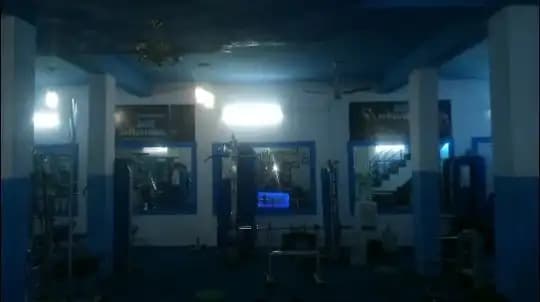 Blue Fitness Lounge changing rooms
