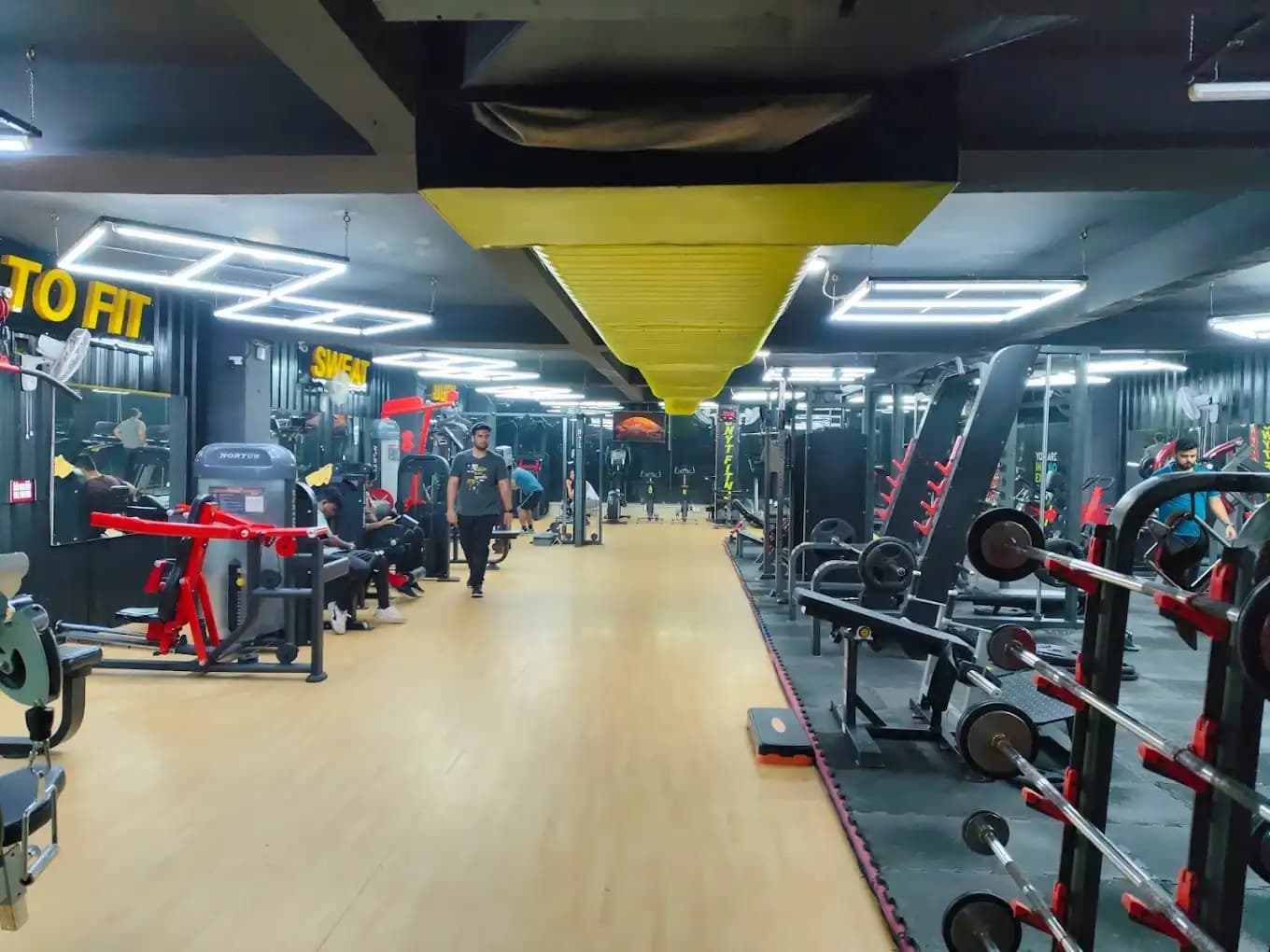 IGNYT FITNESS changing rooms