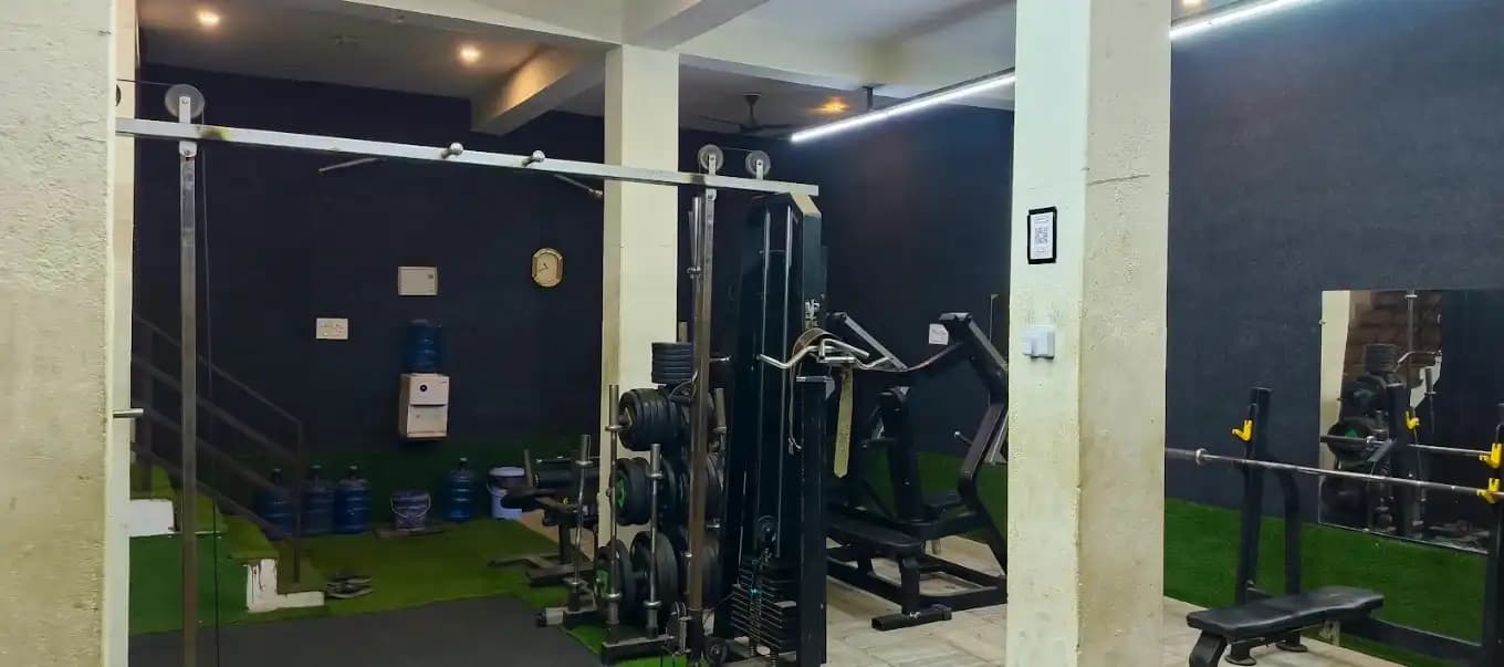 EQUINOX GYM training zone