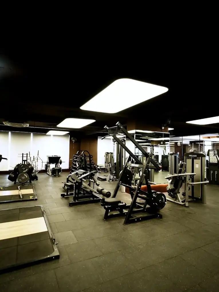 FitClass Sector 82 Gurugram free weights