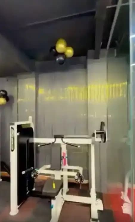The Extreme Fitness Unisex Gym free weights