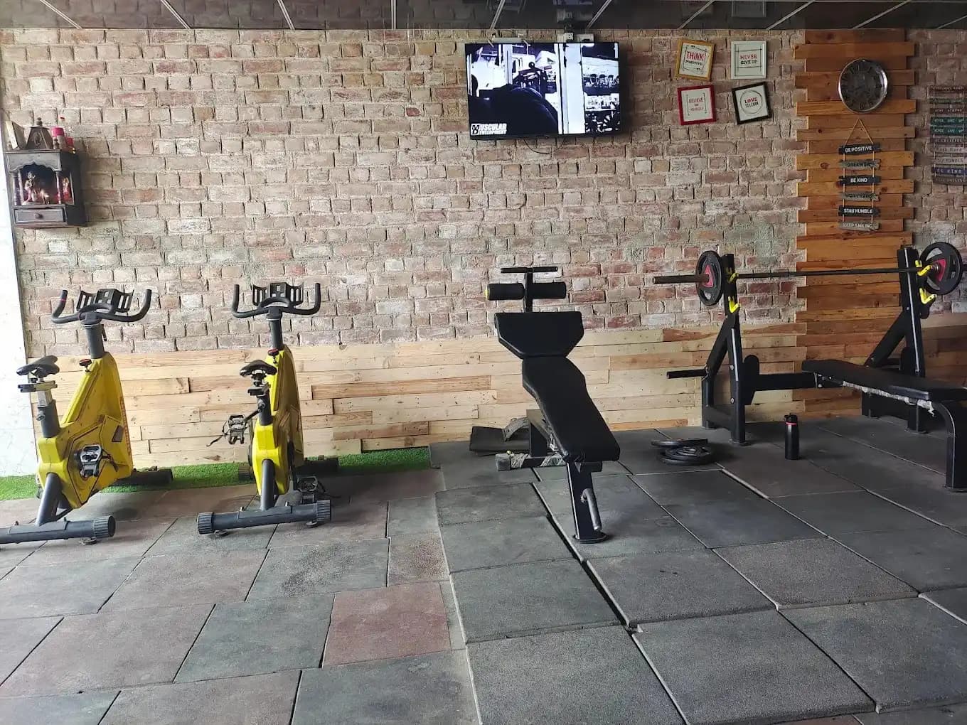WORKOUT ADDA changing rooms