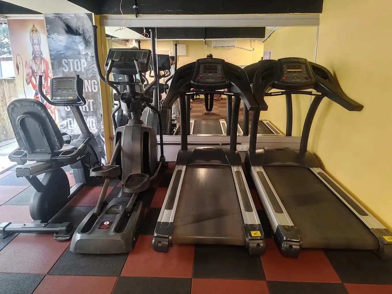 MUSCLE MADE FITNESS training zone